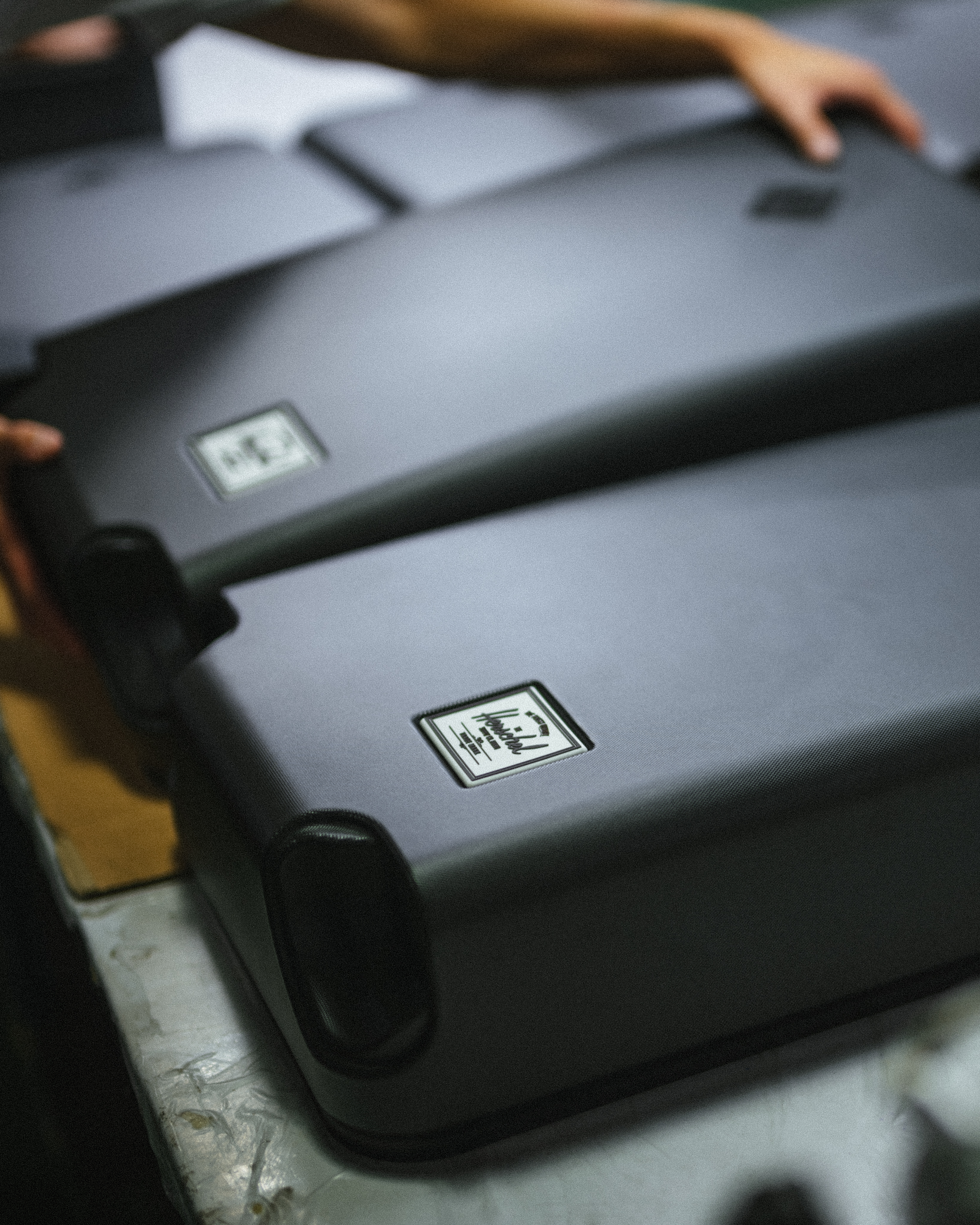 Herschel Heritage Hardshell Large Luggage size guide chart showing dimensions for Carry On, Large Carry On, Medium, and Large sizes.