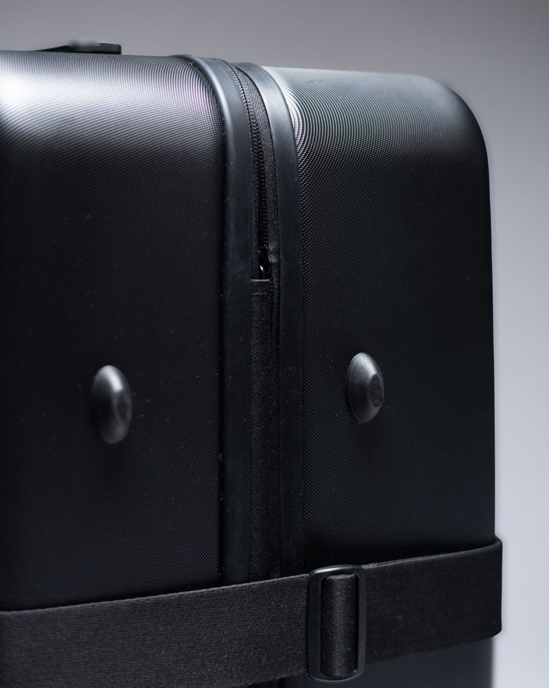 Herschel Heritage Hardshell Medium Luggage size guide chart. Expanded: 27.25" x 16" x 14.5". Closed Interior: 25.5" x 14.75" x 12.25". Weight: 10.45 lb.